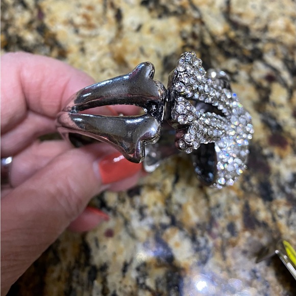 Crystal Skull Cuff Bracelet silver tone - Picture 6 of 8